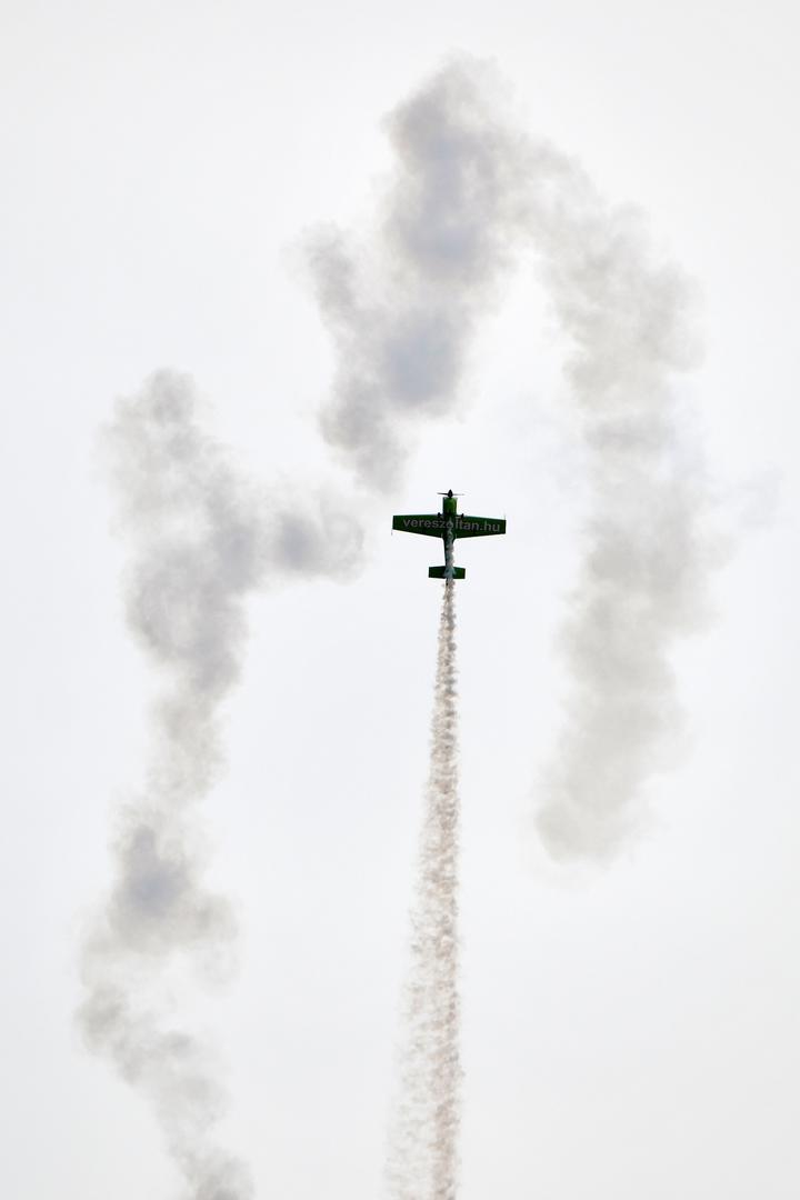 Gradonačelnik Neven Bosilj podsjetio je da je na aerodromu obnovljena uzletno-sletna staza od 1730 metara, ali i sve drugo, osim tornja.