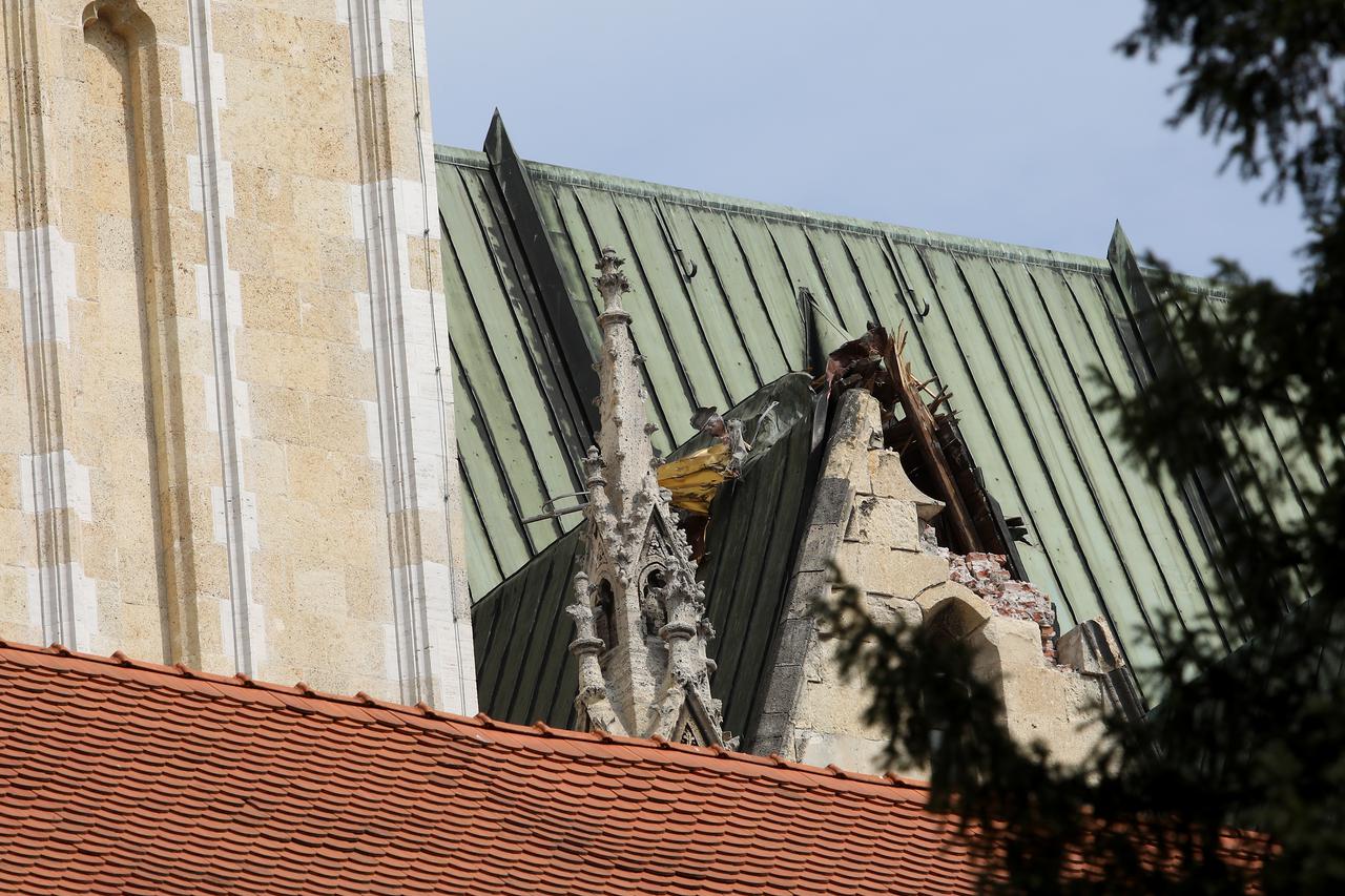 Večernjakov urednik fotografije pronašao zlatni križ s katedrale