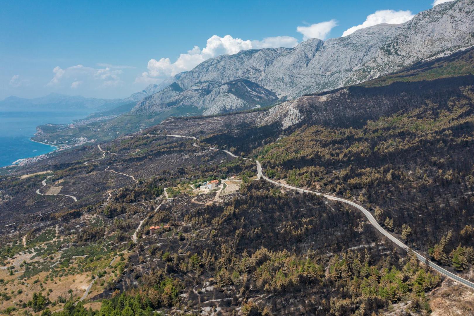 03.08.2024. Gornje Tucepi
Fotografije iz zraka opožarenog podrucja od Tucepi do Gornje Podgore i Parka prirode Biokovo. Photo: Matko Begovic/PIXSELL