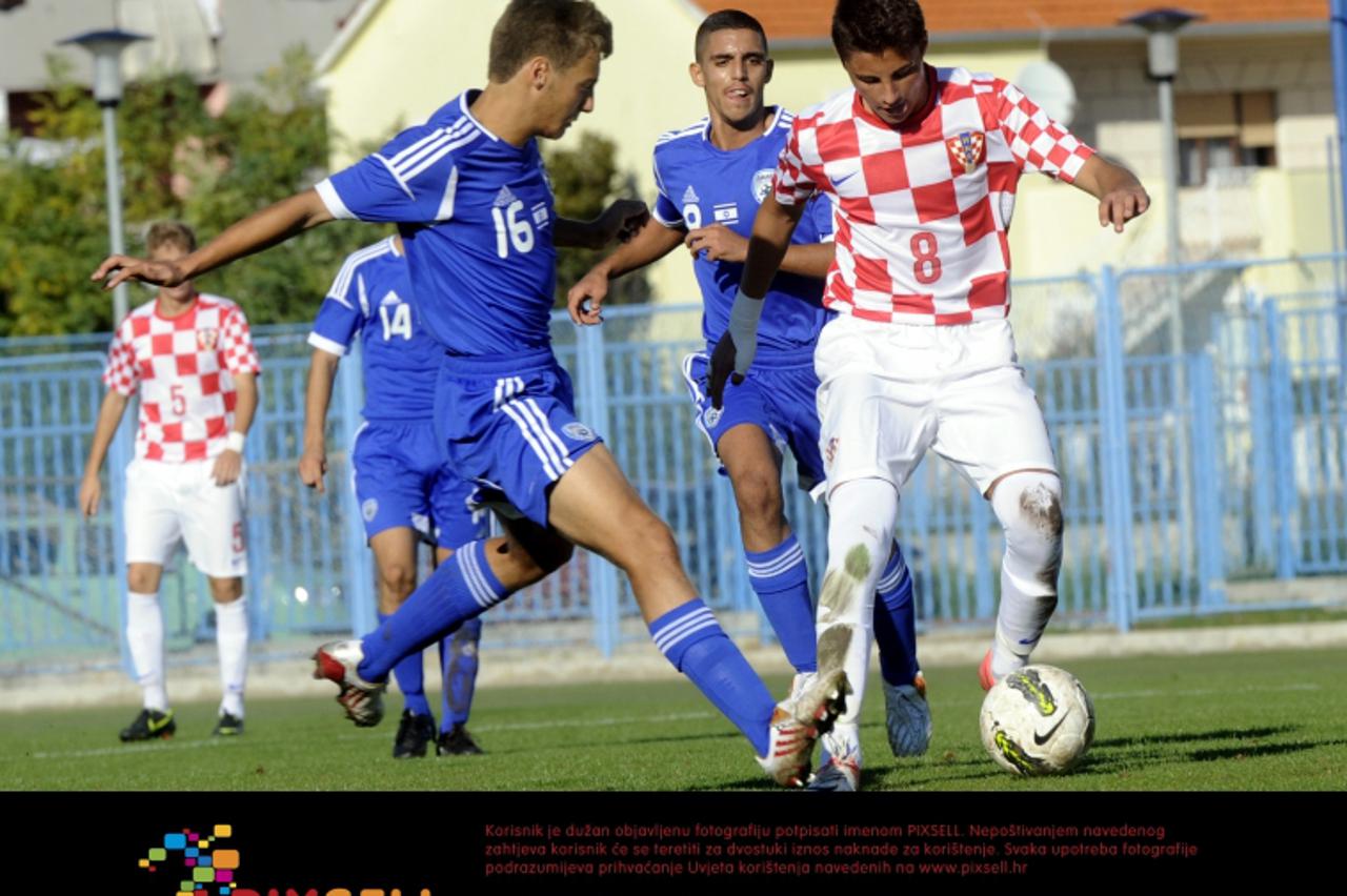 '14.10.2012., Sinj - U-17, kvalifikacije za Euro, Hrvatska - Izrael. Ante Roguljic i Nasikovski Ron.  Photo: Tino Juric/PIXSELL'