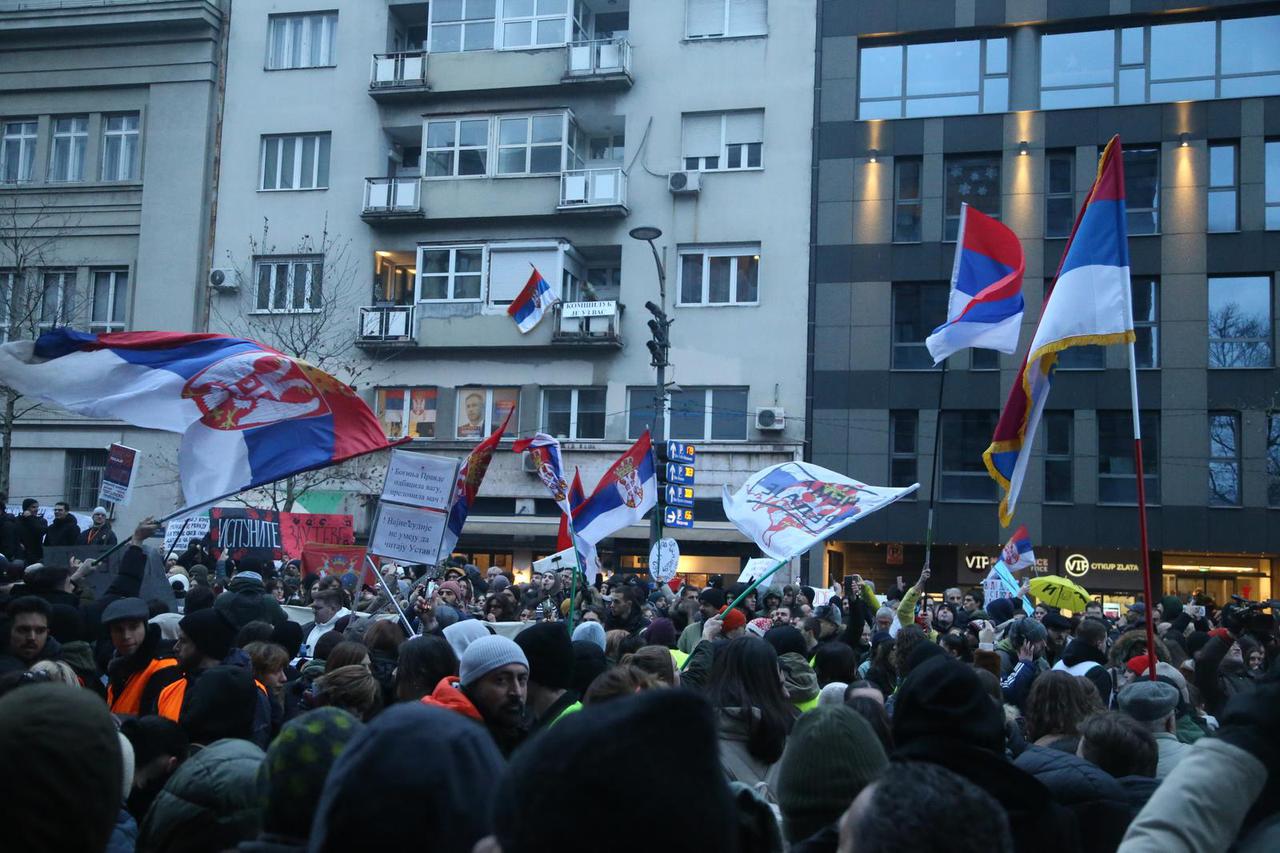 Ispred Ustavnog suda u Beogradu održan prosvjed studenata "Bitno je da imaš (u)stav" kome su se priključili i građani