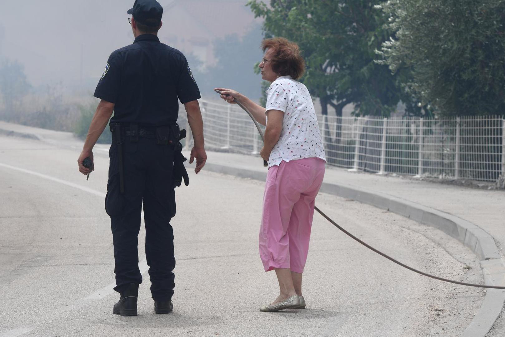 13.07.2023.,Sibenik - U gašenju požara otvorenog prostora koji je izbio na lokaciji Grebaštica u Šibensko-kninskoj županiji, trenutno sudjeluje 79 vatrogasaca sa 28 vatrogasnih vozila, Intervencijska vatrogasna postrojba Šibenik, 3 protupožarna zrakoplova Canadair CL-415, 2 protupožarna zrakoplova Air Tractor. Photo: Hrvoje Jelavic/PIXSELL