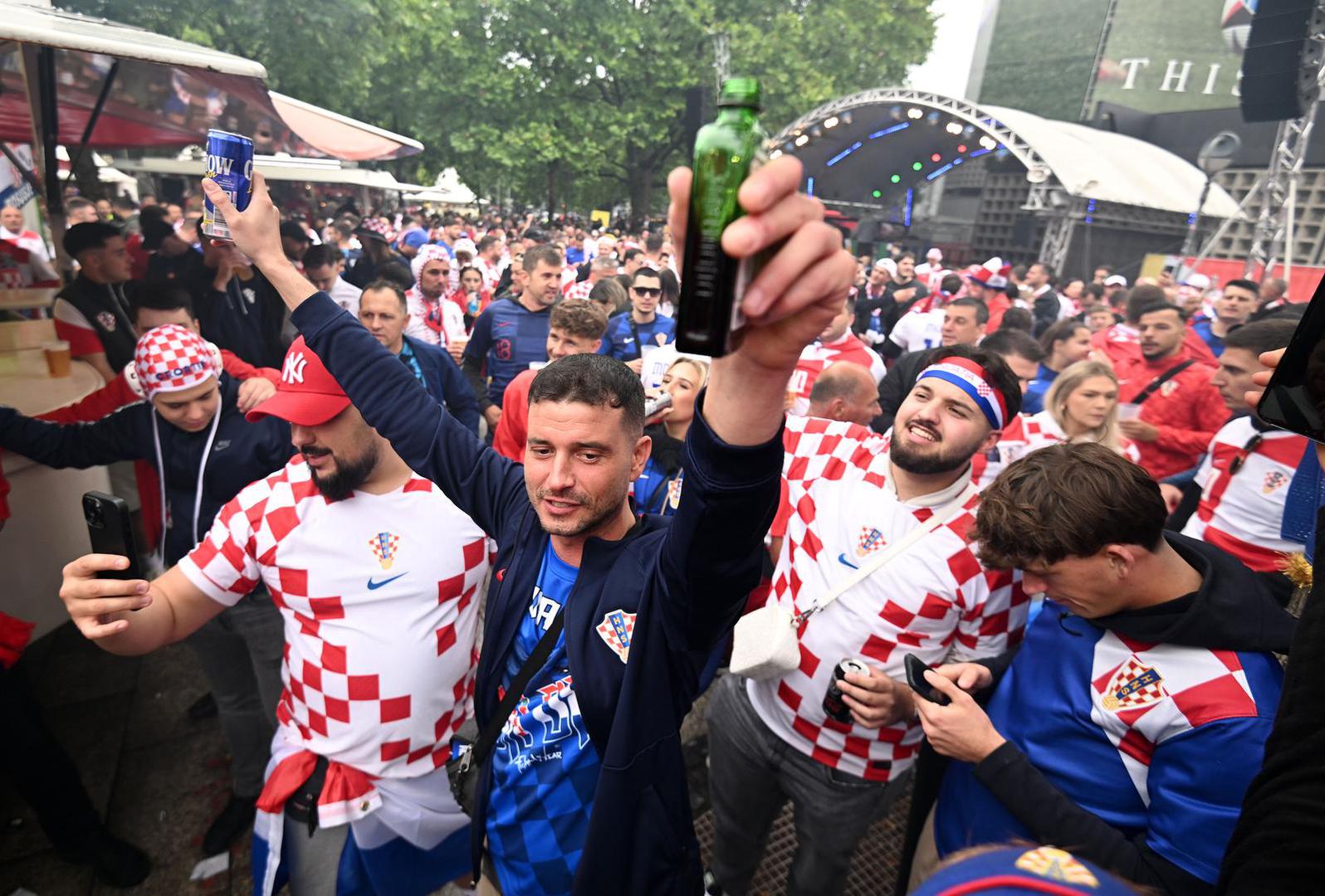 15.06.2024., Berlin, Njemacka - Navijaci u gradu prije prve utakmice na europskom prvenstvu, spanjolska hrvatska.  Photo: Marko Lukunic/PIXSELL