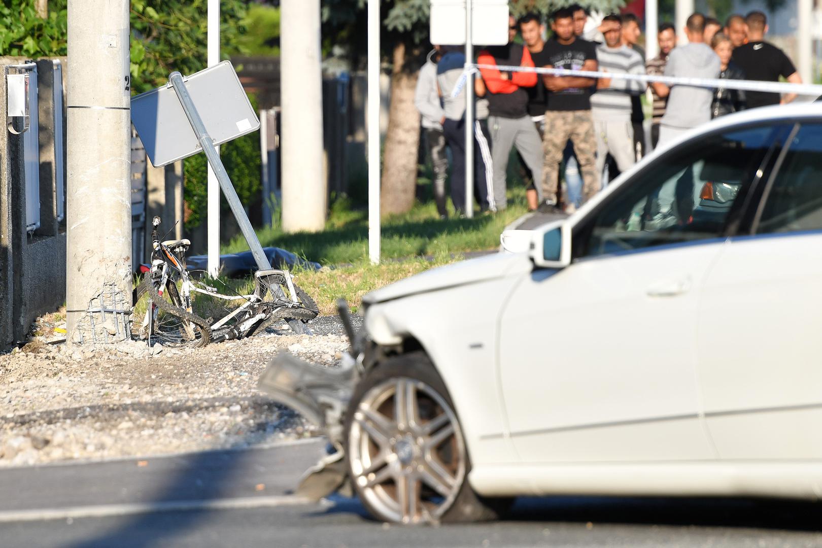 10.06.2022., Stefanec - Na raskrizju Ulice Zrinski i Ulice Vladimira Nazora dogodila se prometna nesreca izmedju dva osobna automobila, koja su nakon toga sletjela u banderu i udarila u dva pjesaka kraj ceste, od kojih je jedan smrtno stradao, dok je drugi prevezen u ZB Cakovec. Photo: Vjeran Zganec Rogulja/PIXSELL