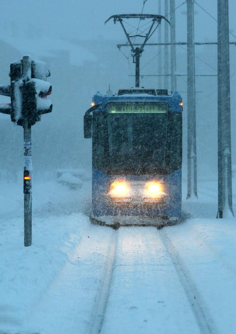 Danas, nažalost, ništa ne podsjeća na tu zimsku bajku iz 2012. Umjesto snijega, Zagrepčane je dočekala kiša i siva maglovita atmosfera