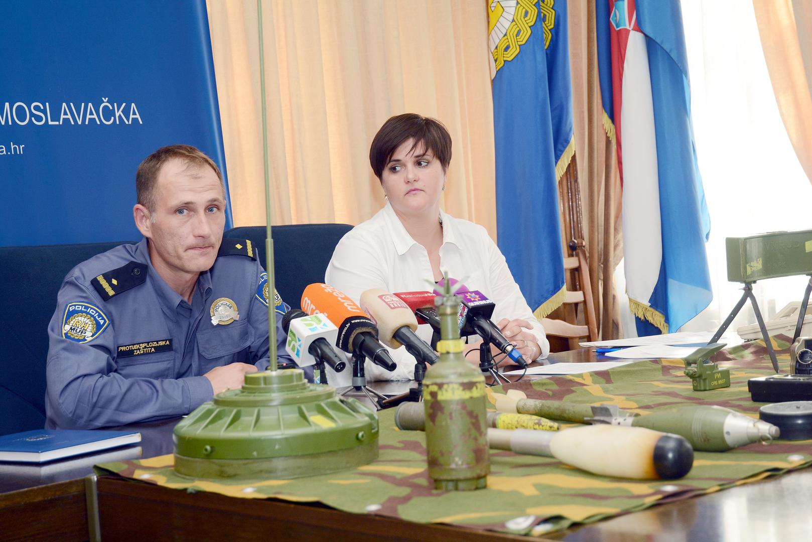 Poručio je građanima da prilikom pronalaska ubojito sredstvo obavezno označe, kako bi ga policajci lakše pronašli. 