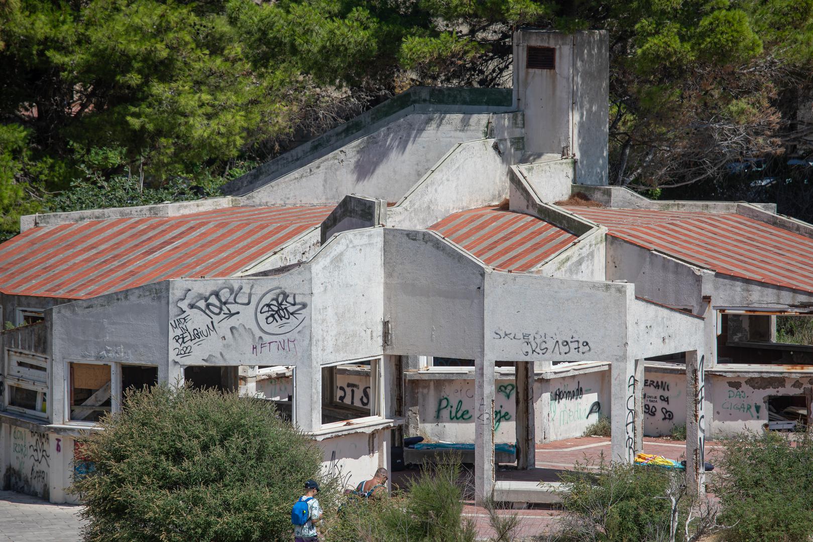 09.08.2024., Kupari, Zupa dubrovacka - Razruseni i napusteni kompleks hotela u Kuparima. Photo: Grgo Jelavic/PIXSELL