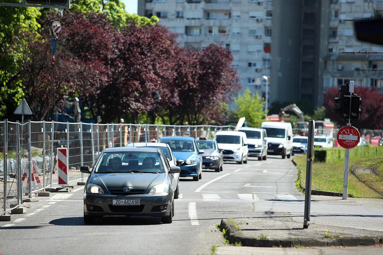 Zagreb: Jedna prometna traka  Horvaćanske zatvorena zbog radova na vrelovodu te se stvaraju gužve