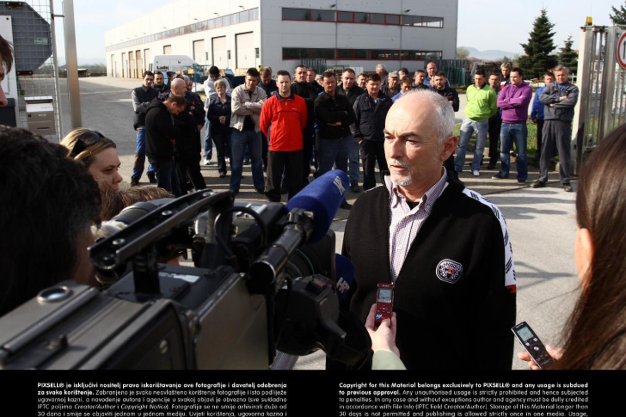 '17.04.2013., Gospodarska ulica, Varazdin - Radnici tvrtke Ladic Werner jutros su stupili u strajk zbog neispalata sedam placa. Ninoslav Spicko.  Photo: Marko Jurinec/PIXSELL'