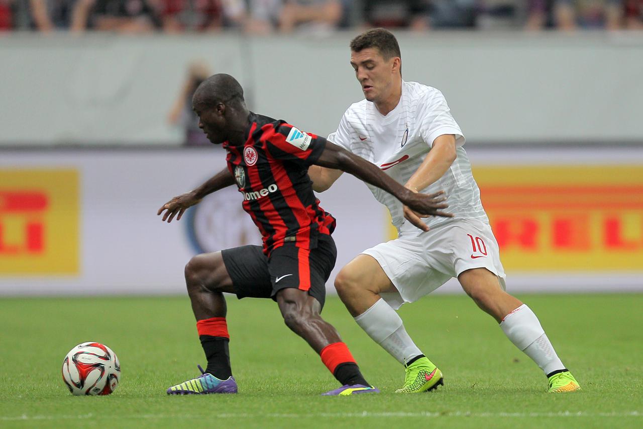 Frankfurt's Constant Djakpa (L) and Milan's Mateo Kovacic (R) vie for the ball during the soccer test match between Eintracht Frankfurt and Inter Milan at Commerzbank arena in Frankfurt/Main, Germany, 10 August 2014. Photo: Fredrik von Erichsen/dpa/DPA/PI