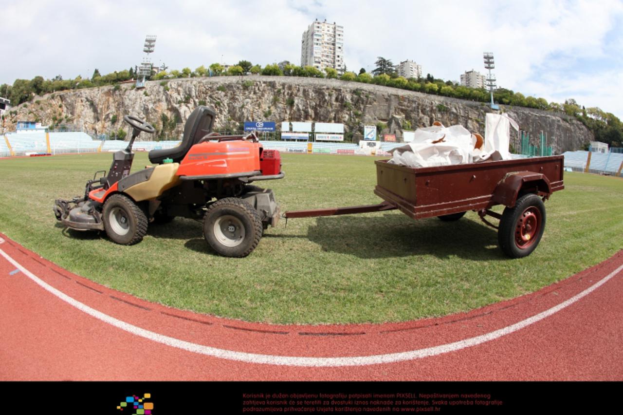 '08.09.2011. Stadion Kantrida, Rijeka - Uredenje travnjaka na stadionu Kantrida povodom zadnje kvalifikacijske utakmice s reprezentacijom Latvije koja ce se odigrati 11. listopada. Photo: Nel Pavletic