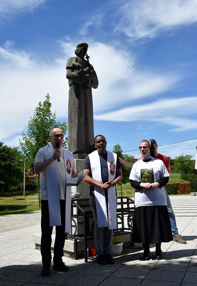 12.06.2020. Podvinje, Polazak hodocasnika-pjesaka ispred Zupe sv. Antuna Padovanskog u Podvinju na Dane svetog Ante u Gornjim Mocilima (BiH).
Photo: Ivica Galovic/ PIXSELL