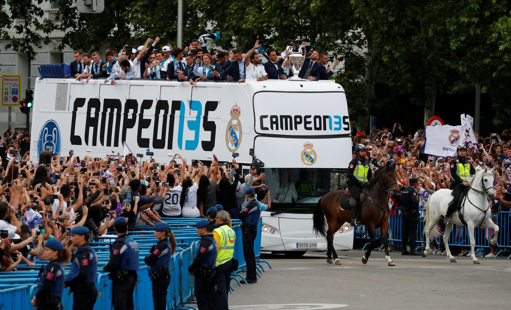 Realovci su potom otišli na trg Puerta del Sol gdje su se navijačima obratili Sergio Ramos i Cristiano Ronaldo.

