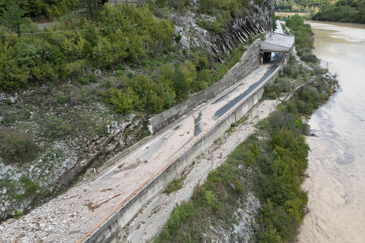 Dramatična situacija kod Jablanice, bujica odnijela ceste, prugu, mostove