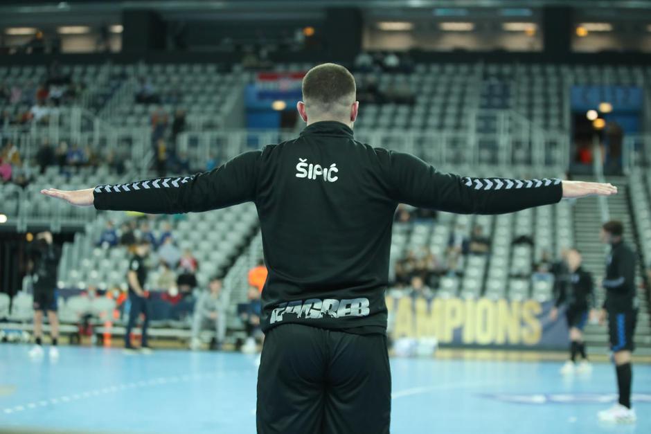 Zagreb: Zagrijavanje prije početka utakmice PPD Zagreb - THW Kiel 