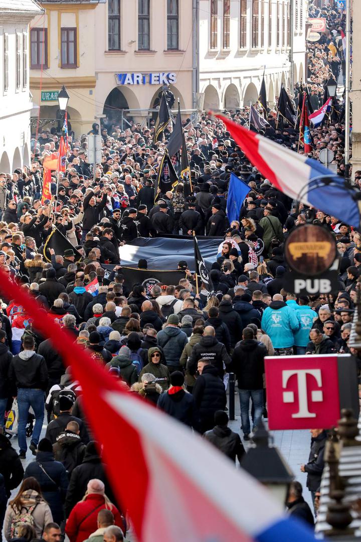 18.11.2023. Vukovar - Pod geslom "Vukovar - moj izbor i u dobru i u zlu" u Vukovaru se obiljezava 32. godisnjica vukovarske tragedije i stradanja u Domovinskom ratu. Kolona sjecanja koju predvode hrvatski branitelji Vukovara zajedno s clanovima obitelji poginulih, nestalih, ubijenih, nasilno odvedenih i umrlih hrvatskih branitelja Vukovara na celu s pripadnicima Hrvatskih obrambenih snaga koji su branili Vukovar. Photo: Emica Elvedji/PIXSELL