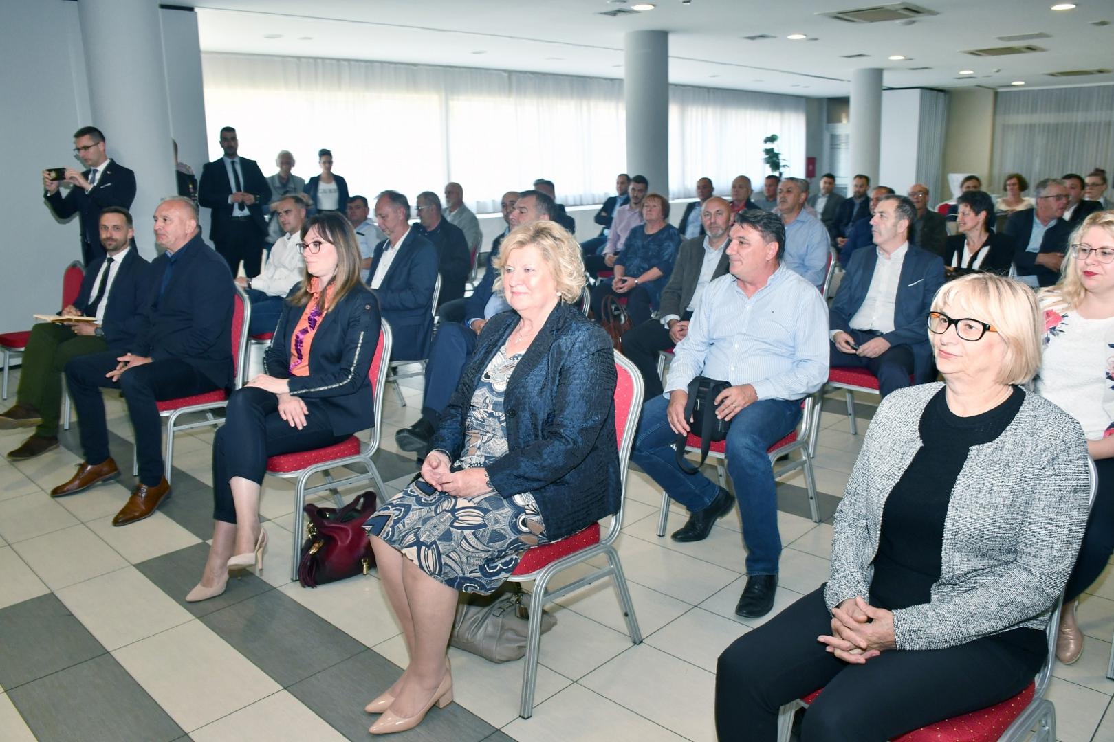 03.06.2020., Sisak - Predsjednik Vlade i HDZ-a Andrej Plenkovic sudjelovao je na sjednici Zupanijskog odbora HDZ-a Sisacko-moslavacke zupanije.
Photo: Nikola Cutuk/PIXSELL