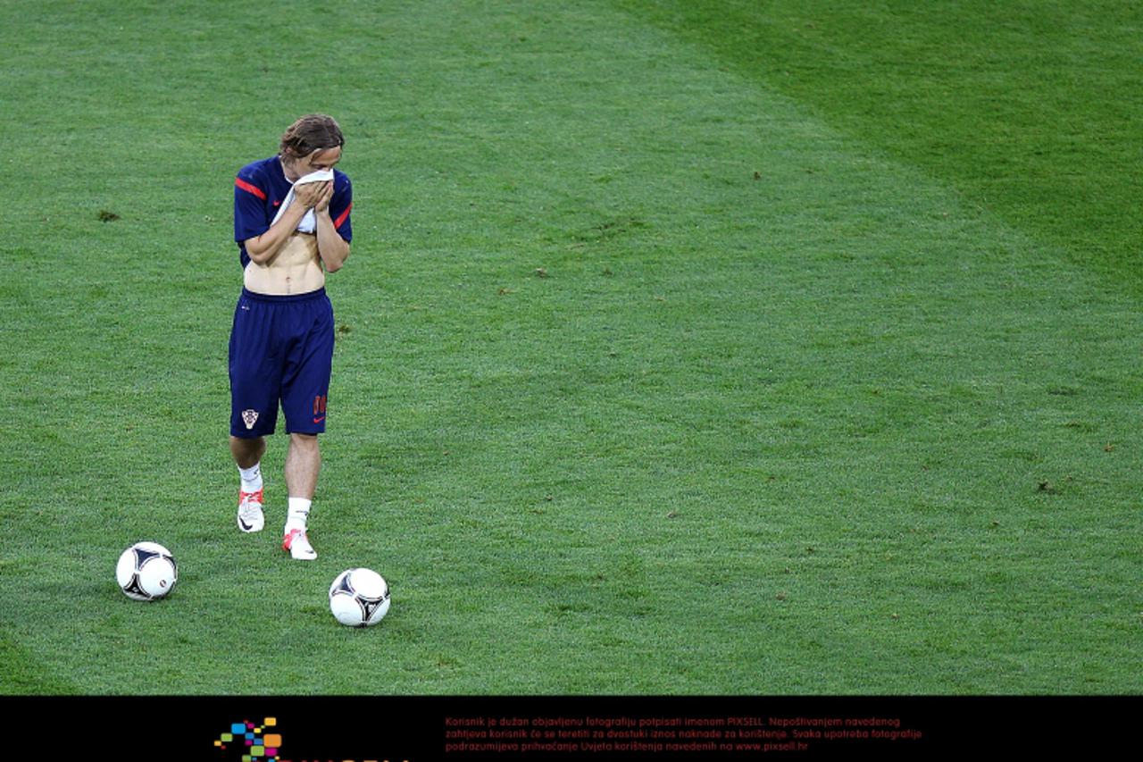 '09.06.2012., Municipal Stadium, Poznan, Poljska - Trening hrvatske nogometne reprezentacije dan uoci utakmice protiv Republike Irske na Euru 2012. Luka Modric.  Photo: Goran Stanzl/PIXSELL'