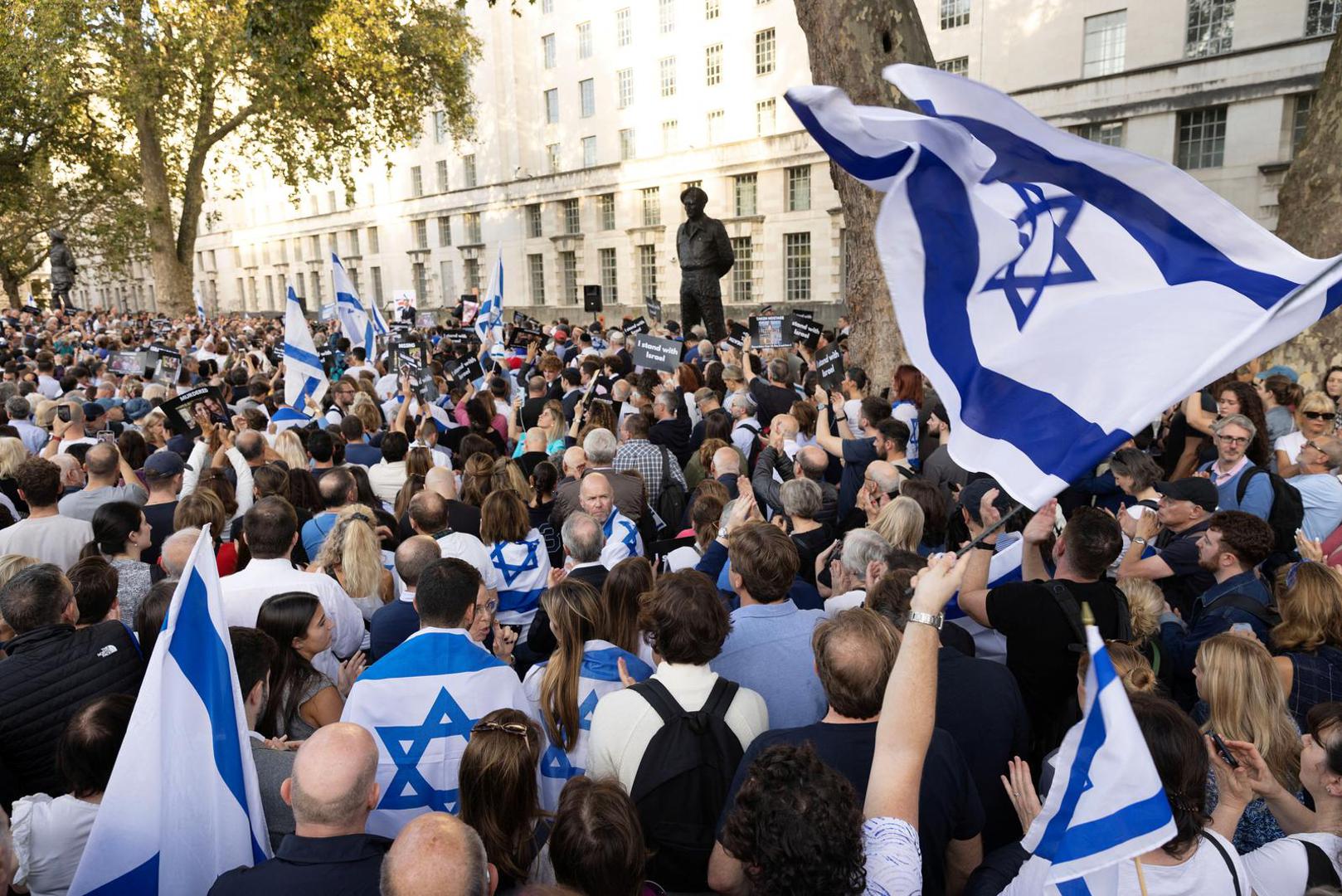 Pro-Israel demonstrators protest during the ongoing conflict between Israel and the Palestinian Islamist group Hamas, near Downing Street in London, Britain, October 9, 2023. REUTERS/Anna Gordon Photo: ANNA GORDON/REUTERS