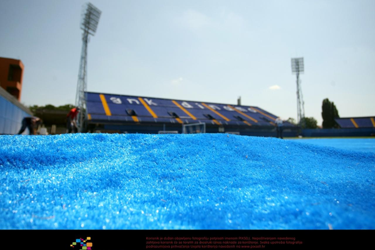 '12.07.2011. Zagreb, Hrvatska - Preuredjenje Dinamovog stadiona. Danas su radnici poceli postavljati umjetnu plavu travu oko samog travnjaka. Photo: Slavko Midzor/PIXSELL'