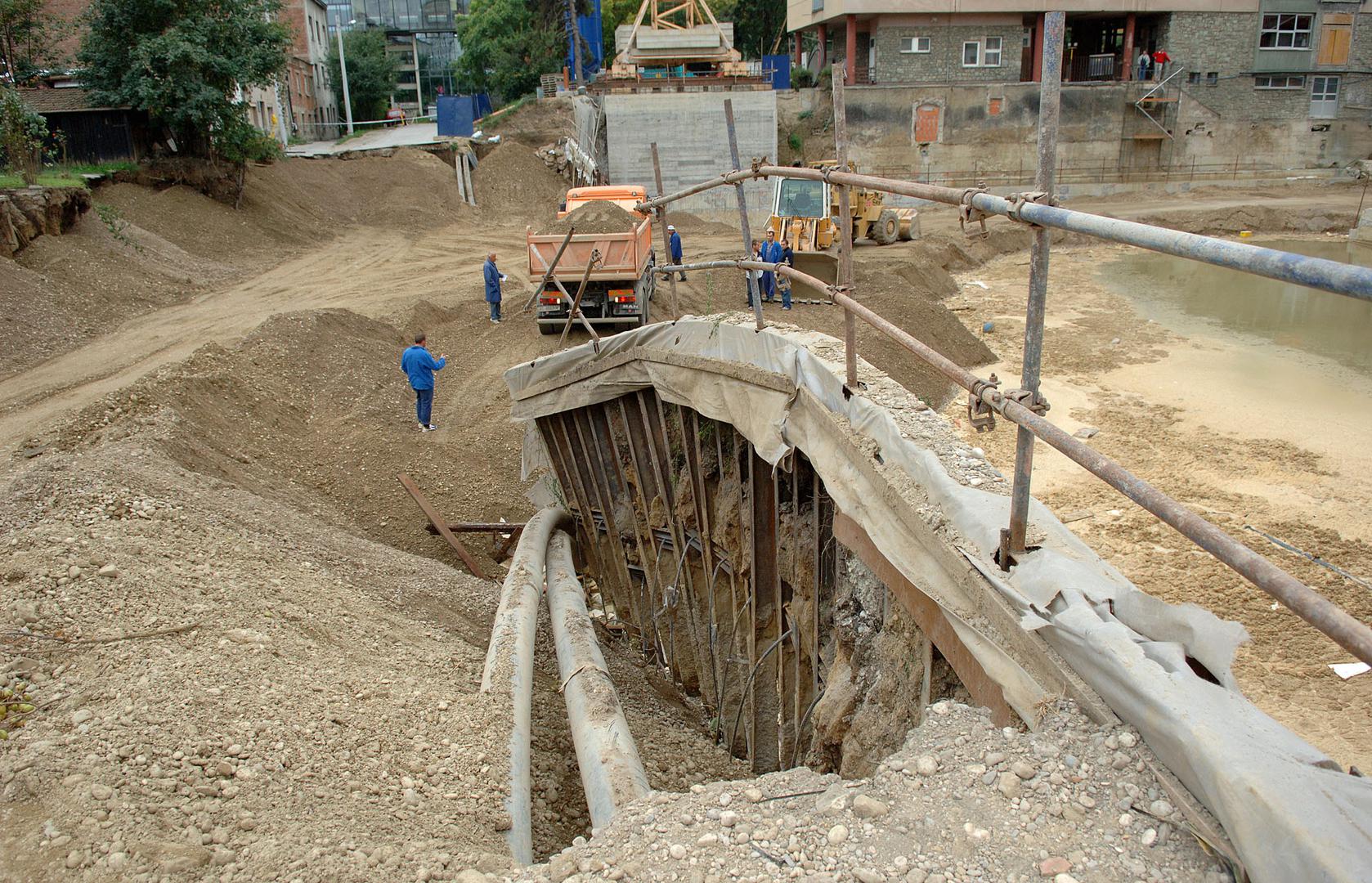 23.09.2007.,Zagreb,Kupska ulica - Dio ulice urusio se zbog izvodjenja gradjevinskih radova na izgradnji poslovne zgrade Hrvatske elektroprivrede (HEP) s podzemnom garazom i trafostanicom. r"nPhoto: Marko Lukunic/PIXSELL