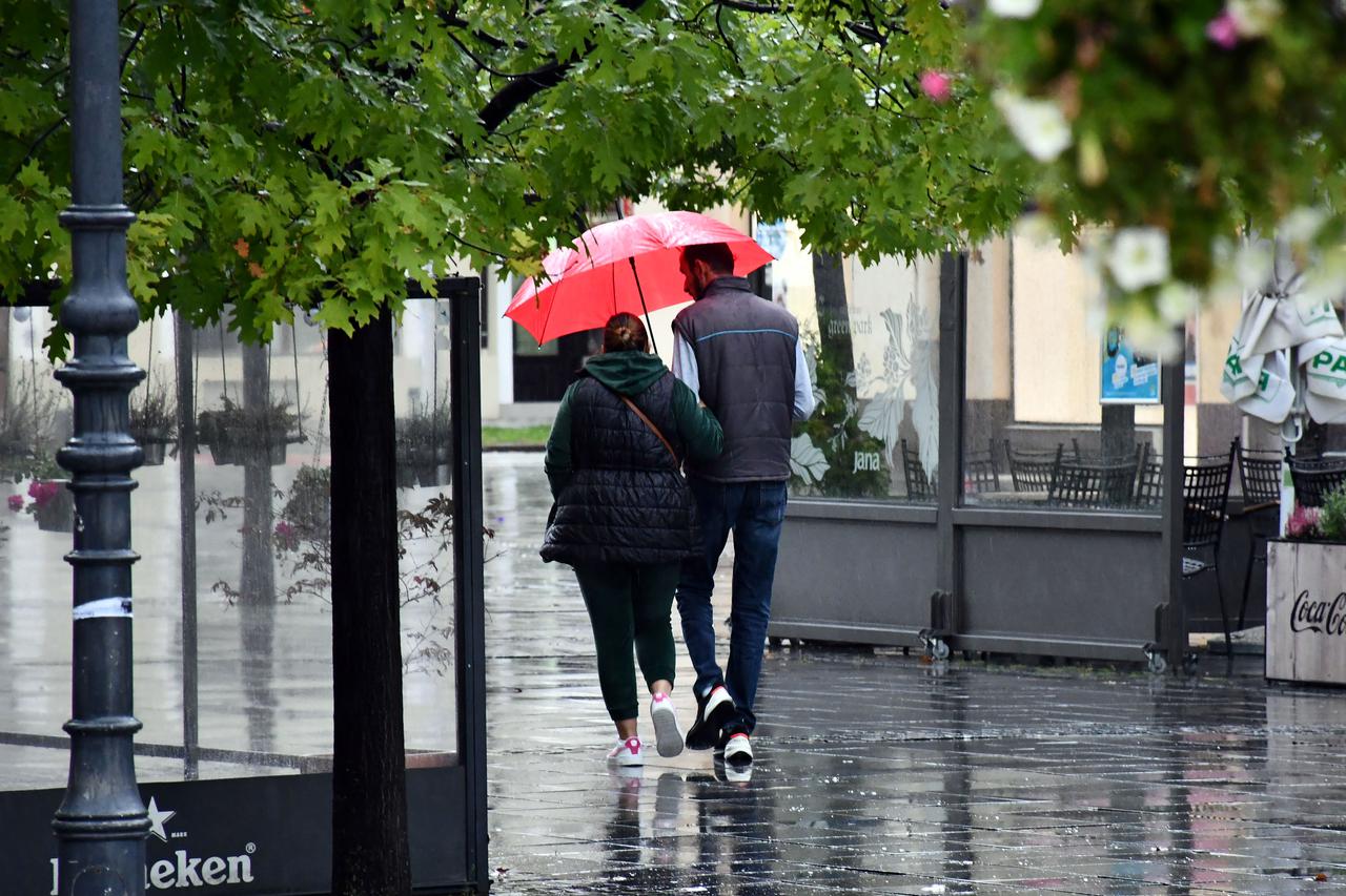 Hladno i kišno jesenje poslijepodne u Slavonskom Brodu