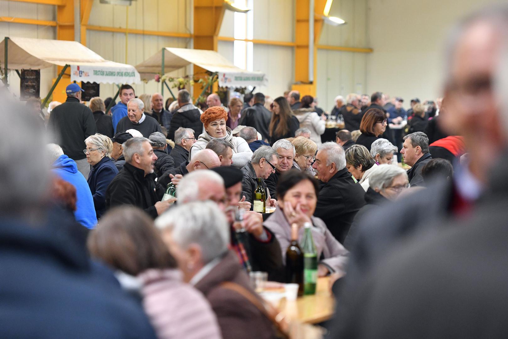 Predsjednik Republike Hrvatske Zoran Milanović u subotu je sudjelovao na 18. Martinju u Nedelišću, tradicionalnoj manifestaciji, gdje je obišao gotovo sve izlagače, a gledao je tradicionalnu ceremoniju krštenja mošta, javlja Vžaktualno. 