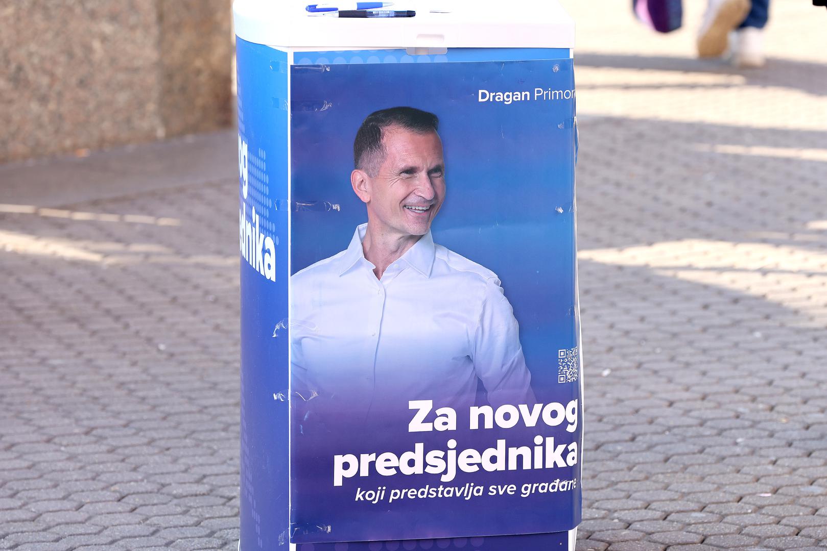 Dragan Primorac predstavlja se sloganom - Za novog predsjednika koji predstavlja sve građane.

