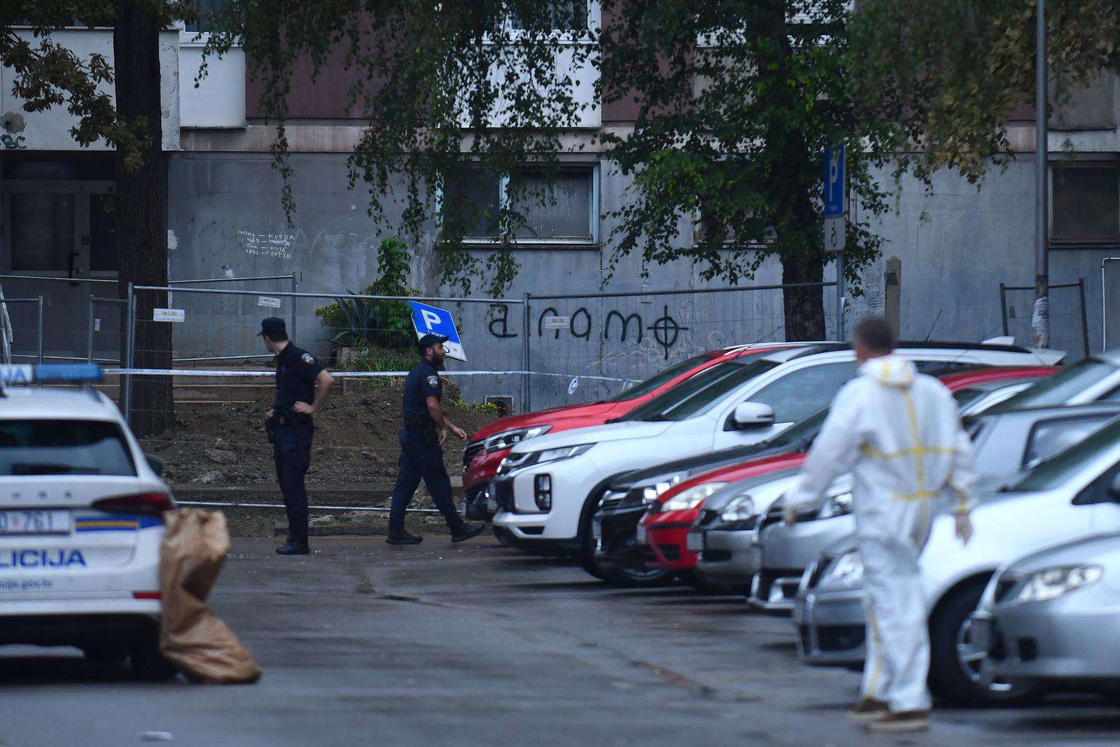 05.09.2024., Zagreb - U stambenoj zgradi u naselju Sopot u Novom Zagrebu policija je pronasla tijelo zenske osobe te je prema dosad utvrdjenim informacijama smrt posljedica kaznenog djela. Nedaleko mjesta dogadjaja u osobnom vozilu pronadjeno je tijelo muskarca koji je najvjerojatnije pocinio samoubojstvo a dovodi se u vezu s ubojstvom zenske osobe. 

 Photo: Josip Mikacic/PIXSELL