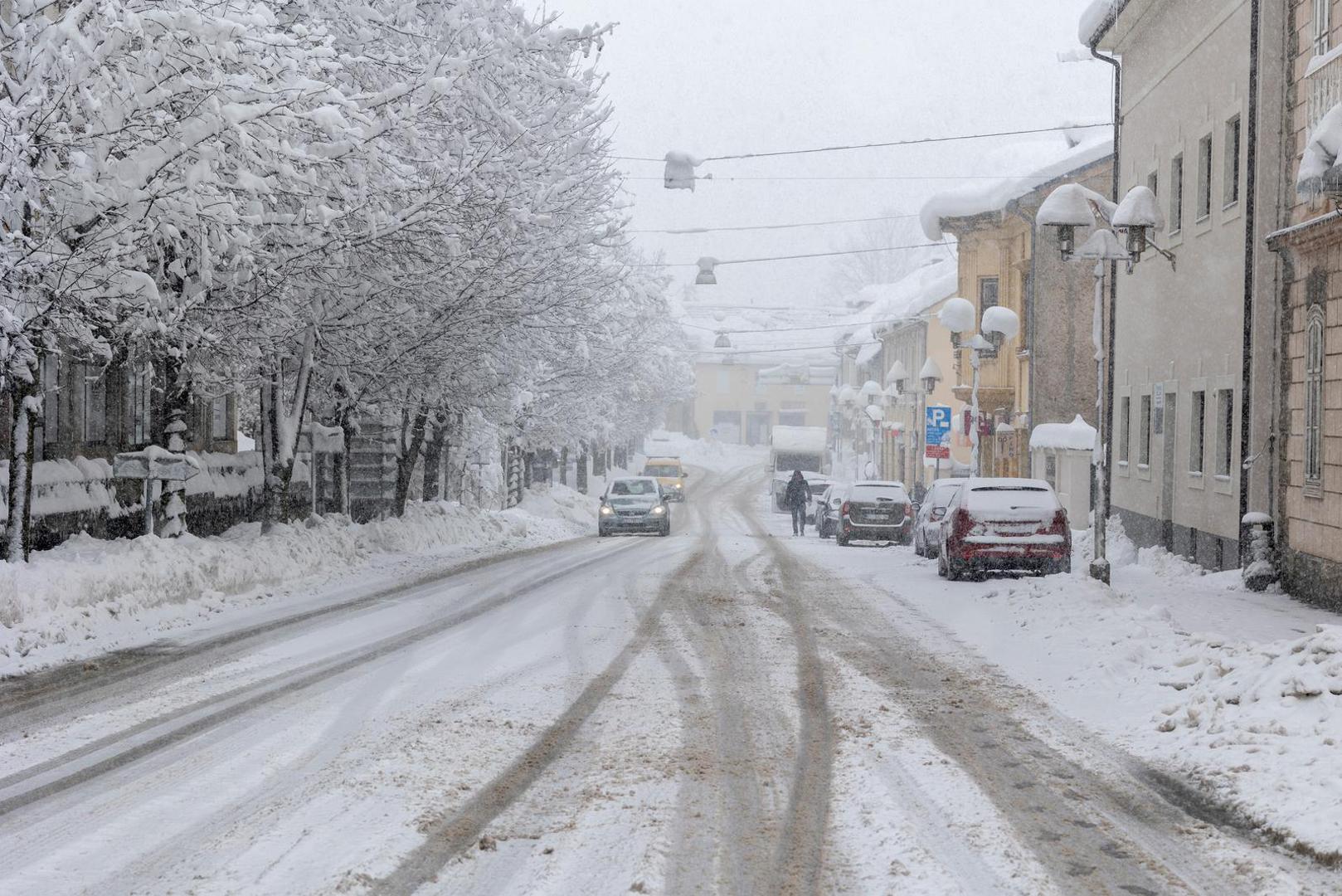 27.02.2023., Gospic - Zametene ceste tijekom nevremena Photo: Nikola Mraovic/PIXSELL