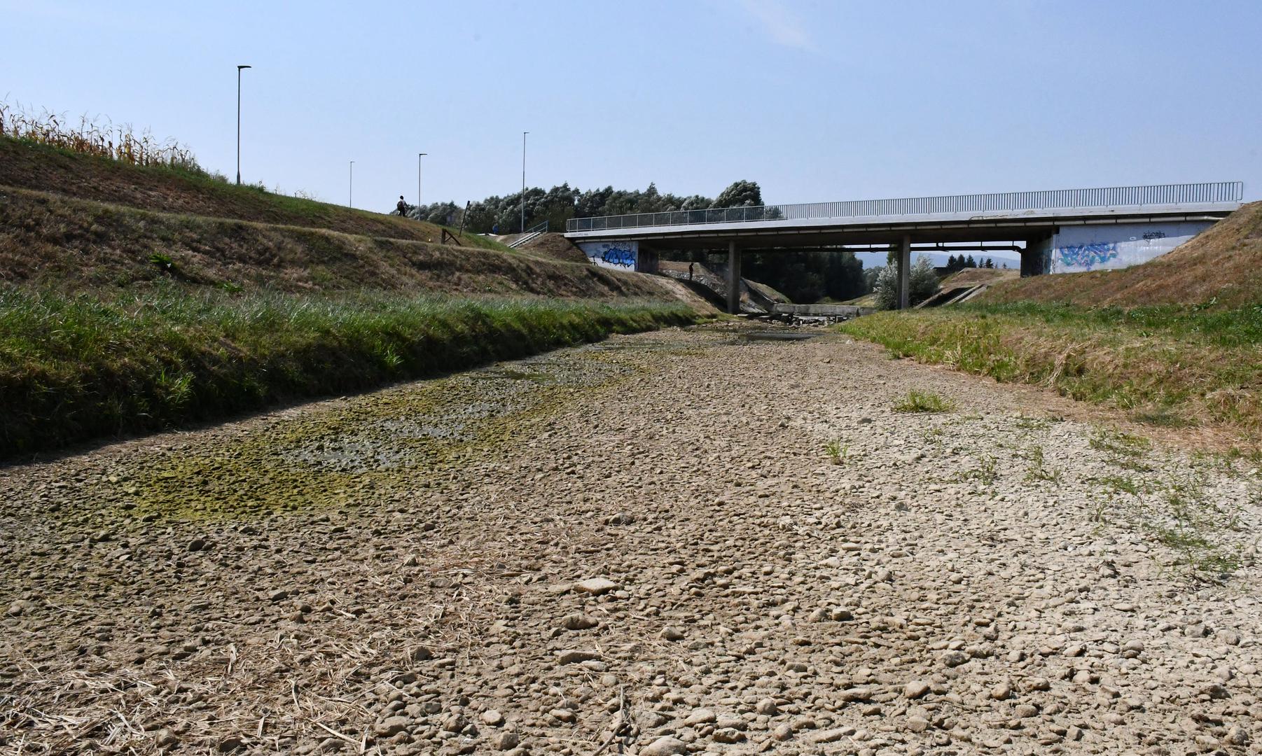 Usjevi su stradali, velike rijeke bilježe niske vodostaje, a iz Požege stižu vijesti o gotovo potpuno presušenoj Orljavi.