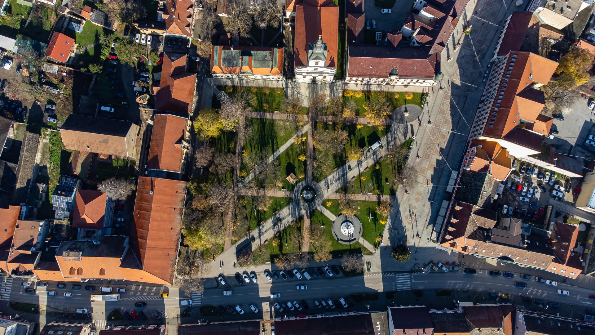 Ne postoji grad u Europi koji ima tako dugu prošlost. Tamo su rođena čak dva rimska cara. A nadimak mu je neko vrijeme bio i grad željezničara. 