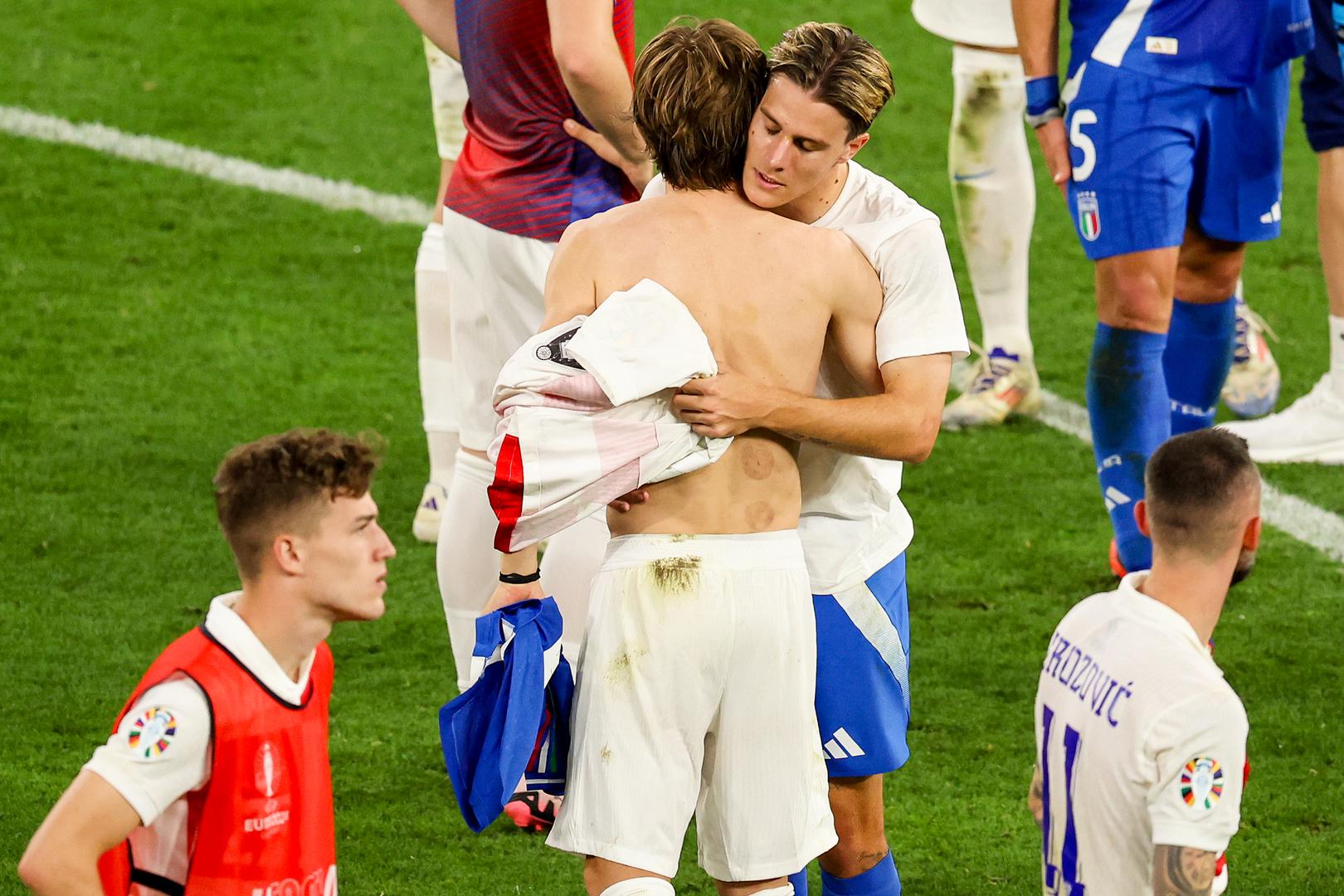 Na terenu su se jasno vidjele emocije razočaranja i tuge među hrvatskim igračima. 