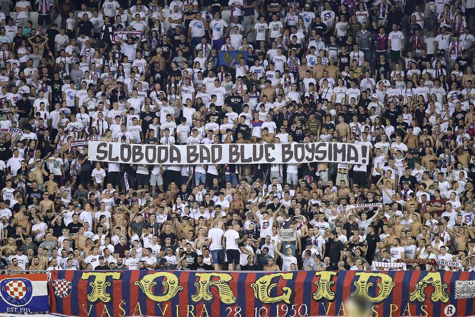 Torcida je na poljudskim tribinama odaslala poruku navija?ima Dinama u Gr?koj