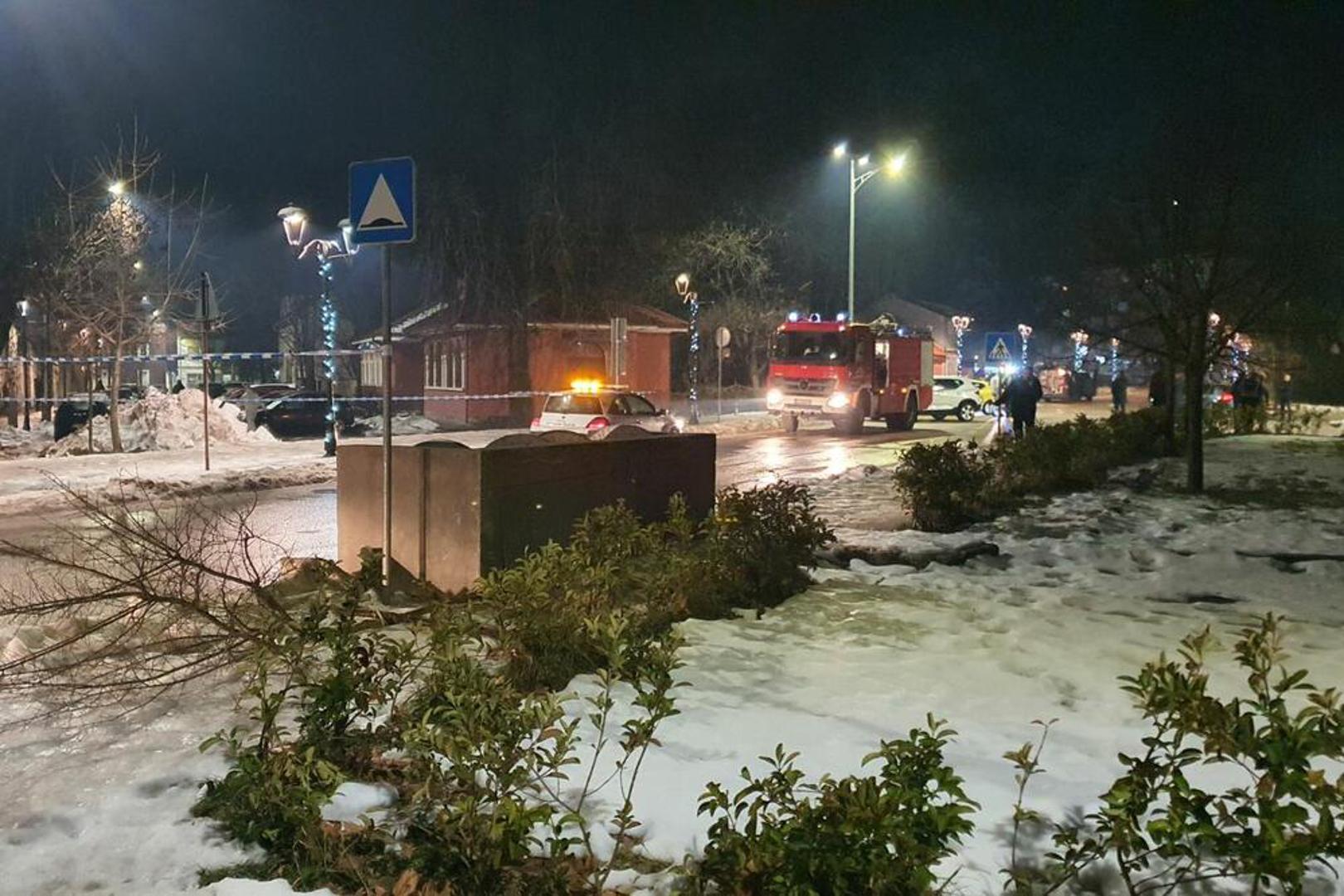 Načelnik policije Lazar Šćepanović rekao je da je osumnjičeni "cijeli dan konzumirao alkoholna pića", a onda je došlo do svađe između njega i drugog gosta gostionice. Potom je otišao kući, gdje je uzeo oružje, vratio se u gostionicu i ubio četvero ljudi, a onda se uputio na druge lokacije, rekao je Šćepanović.