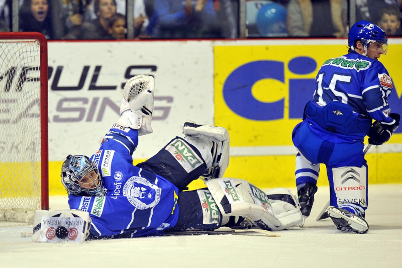 \'24.10.2010., Ledena dvorana Doma sportova, Zagreb - Hokej na ledu, EBEL liga, KHL Medvescak ZG - HK Acroni Jesenice. Golman Medvescaka Robert Kristan.  Photo: Goran Stanzl/PIXSELL\'