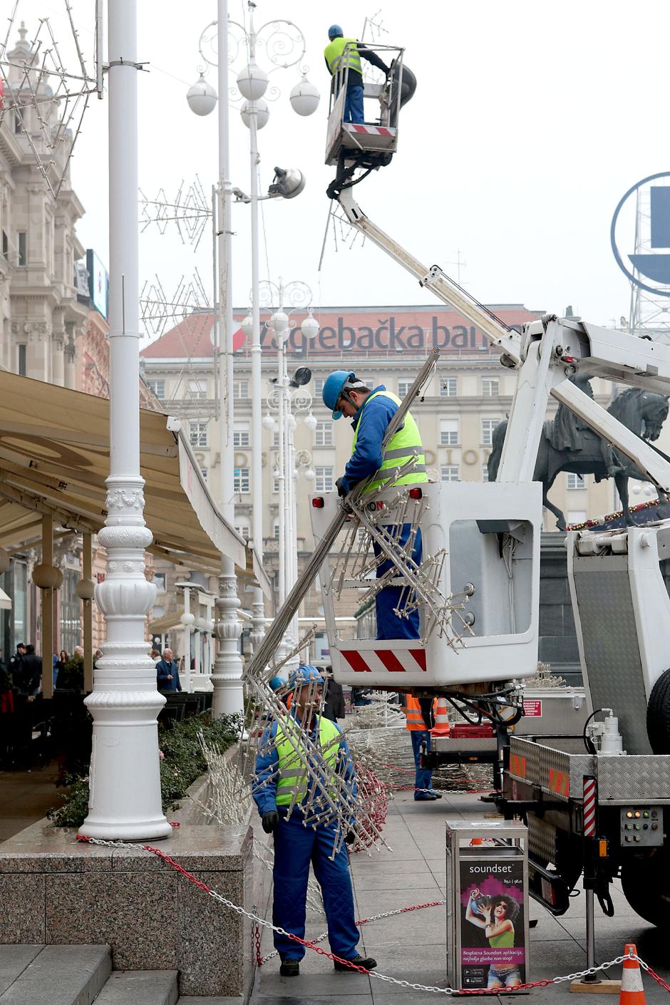  Postavljanjem ukrasne rasvjete 