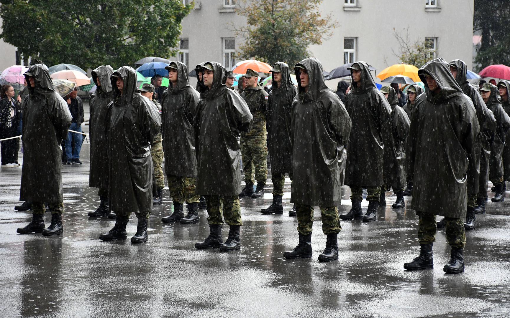 03.11.2023., Požega -  U Vojarni 123. brigade HV Pozega prisegnuo 40. narastaj rocnika na dragovoljnom vojnom osposobljavanju. Prisegu je dalo 75 rocnika, medju kojima je 62 muskarca i 13 zena. Svecanosti je nazocio nacelnik Glavnog stozera Oruzanih snaga RH admiral Robert Hranj. Photo: Ivica Galovic/PIXSELL