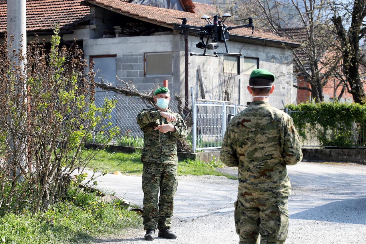 Vojska dronom snima štetu od potresa