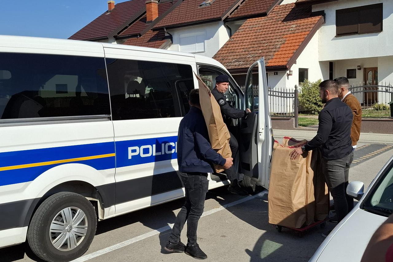 Policija i USKOK tijekom pretresa kuće Josipa Šarića, gradonačelnika Otoka