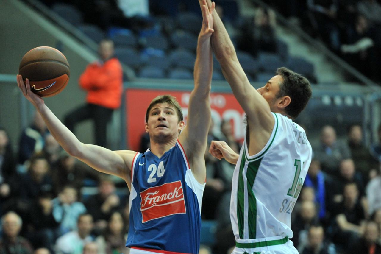 \'08.12.2010., Kosarkaski centar Drazen Petrovic, Zagreb - Euroliga, 8. kolo, Cibona - Montepaschi Siena. Karlo Vragovic. Photo: Antonio Bronic/PIXSELL\'