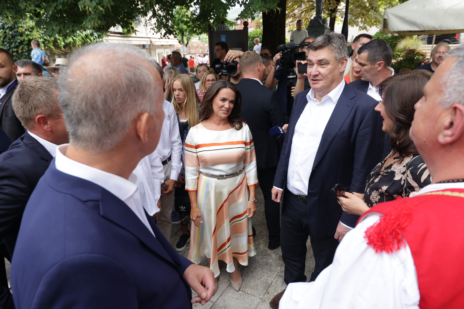 06.08.2023., Sinj - Predsjednik Zoran Milanovic u drustvu supruge Sanje Music Milanovic stigao na 308. Sinjsku Alku. Photo: Zvonimir Barisin/PIXSELL