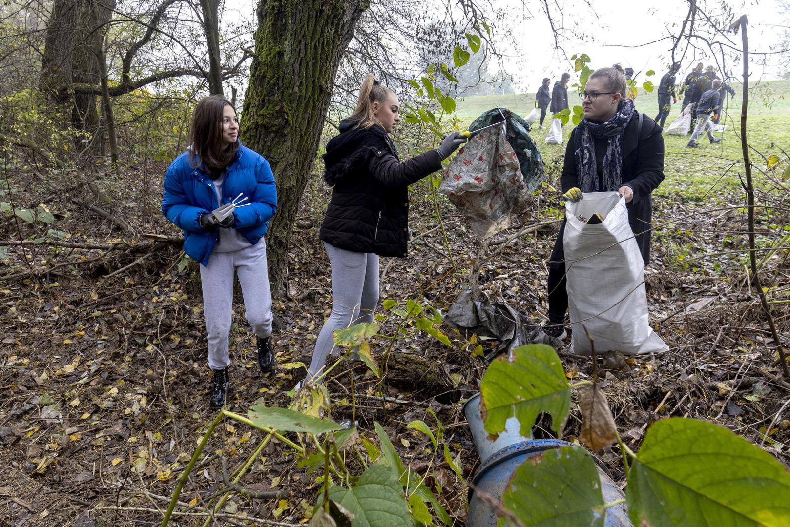 12.11.2022., Zagreb - Vecernjakova akcija ciscenja u sklopu projekta "Rezolucija Zemlja" u organizaciji Cistecih medvjedica. Photo: Igor Kralj/PIXSELL