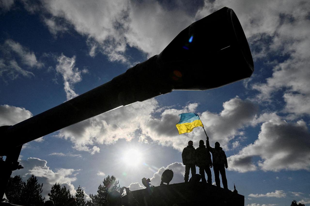 FILE PHOTO: British army trains Ukrainian troops