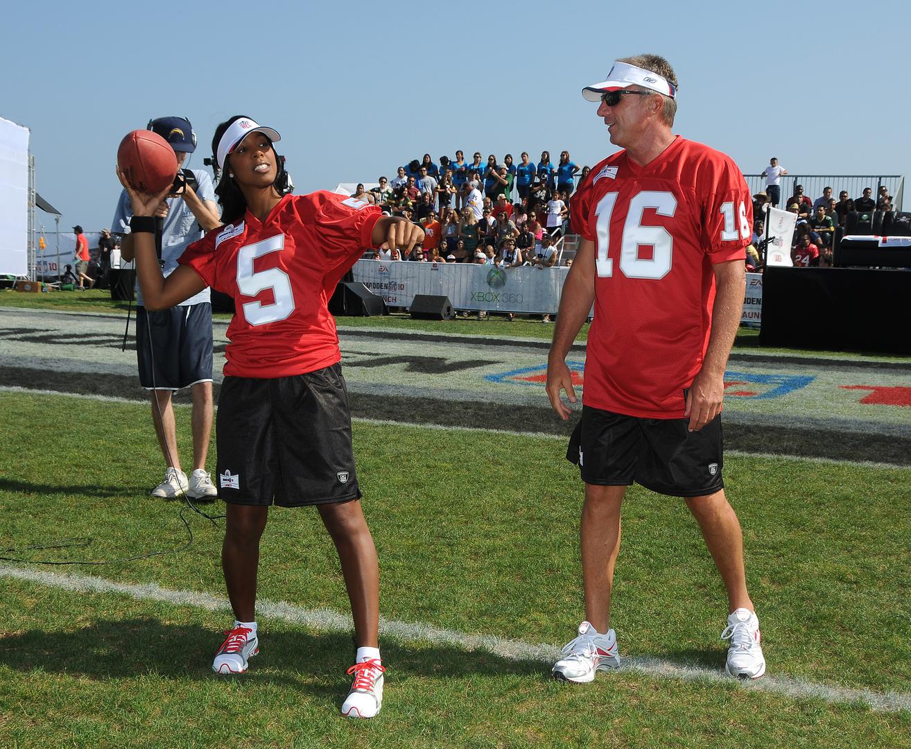 Joe Montana and Kelly Rowland at the Madden NFL 10 Pigskin Pro-Am held at Malibu Bluffs State Park in Florida, USA  Photo: Press Association/PIXSELL