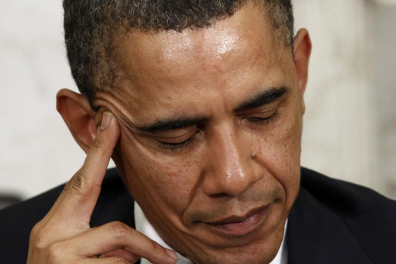 'U.S. President Barack Obama listens to remarks by Colombian President Juan Manuel Santos in the Oval Office at the White House in Washington, April 7, 2011.      REUTERS/Jim Young      (UNITED STATES