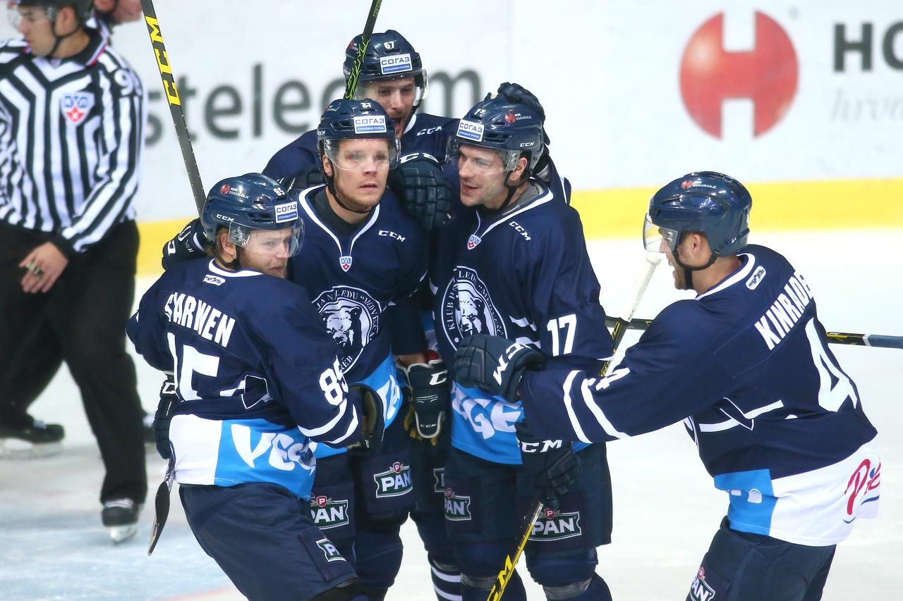 23.10.2015., Dom sportova, Zagreb - Kontinentalna hokejaska liga, 26. kolo, KHL Medvescak Zagreb - Baris.  Baris, Saarinen Jesse, Jamtin Andras, Gysbers Simon, Brule Gilbert. Photo: Sanjin Strukic/PIXSELL