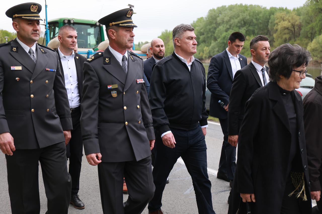 Belišće: Predsjednik Zoran Milanović sudjelovao je u svečanom mimohodu povodom 32. obljetnice najveće vojno redarstvene akcije 107. brigade HV-a