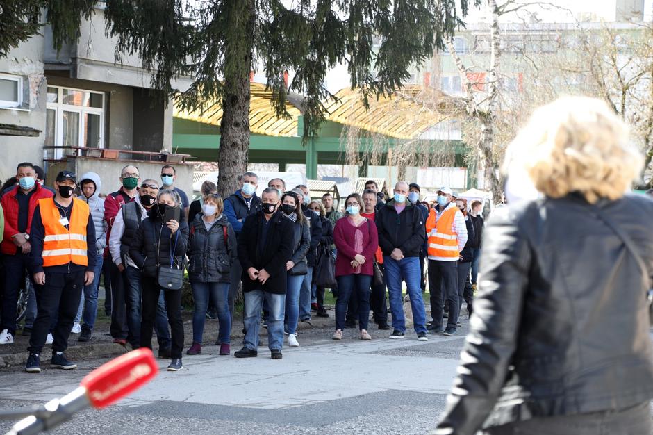 Građani Petrinje prosvjeduju zbog spore obnove grada nakon potresa