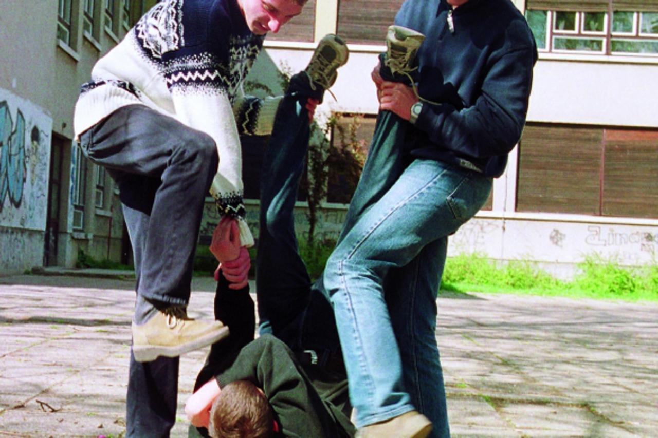 'unutrasnja...zagreb....06.04.2001. iznudivanje skolaraca nasilje maloljetnici delikvencija  snimila-matea smolcic'